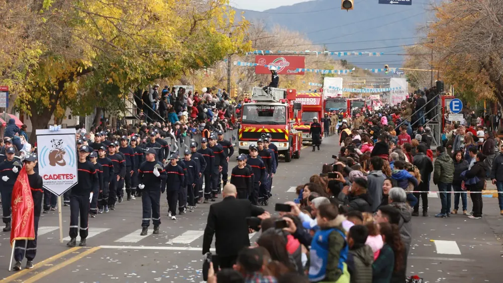 Bomberos voluntarios de Luján de Cuyo en el desfile