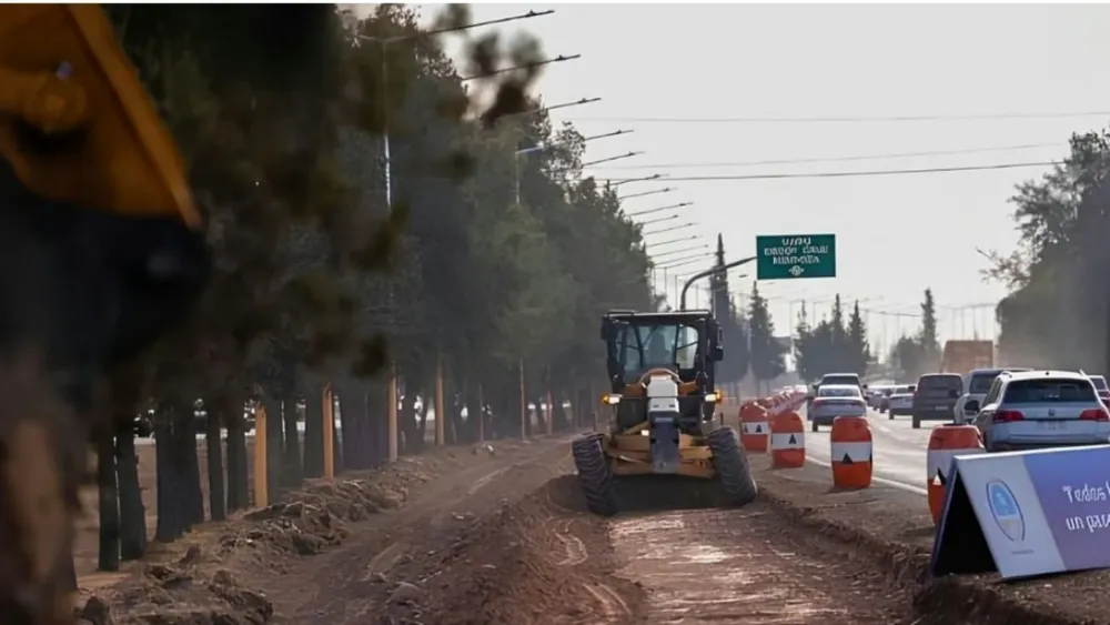 Maquinaria y señalización en las obras del Acceso Sur