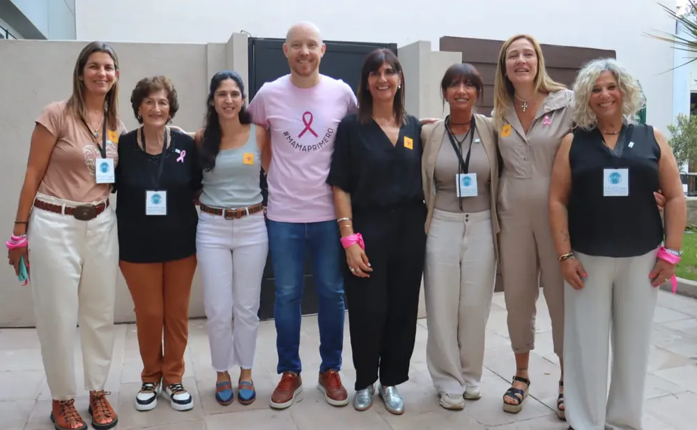 Allasino junto a integrantes de ADAS