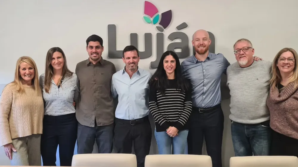 Alentando el Deporte y el Desarrollo Comunitario