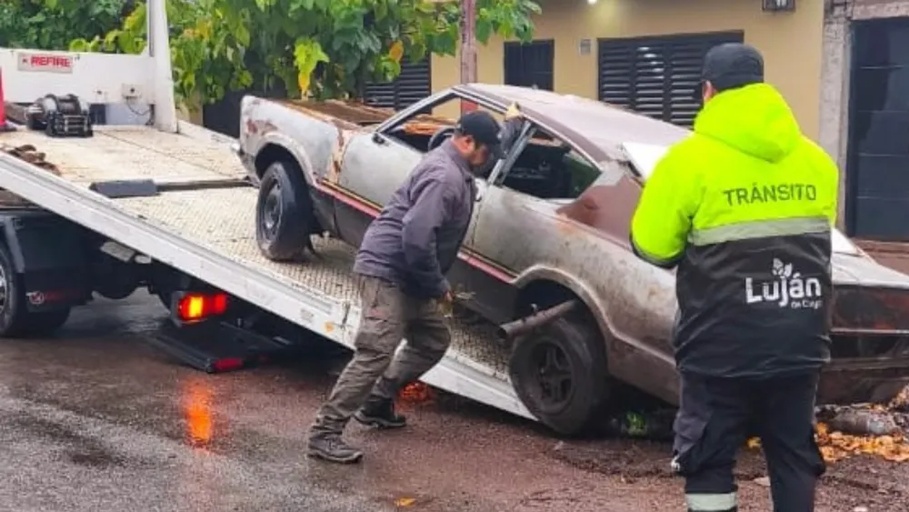 Auto abandonados en Luján