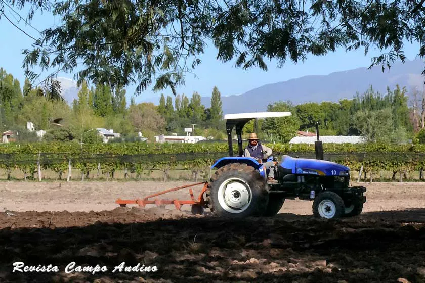 tractorista-nh-revista-campo-andino