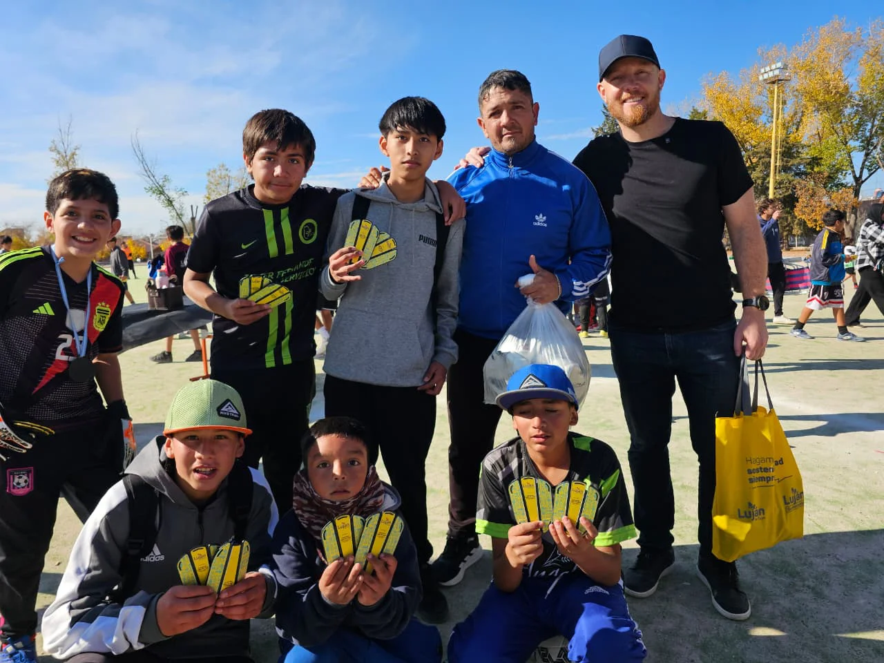 Allasino entregó las Canilleras de los Campeones