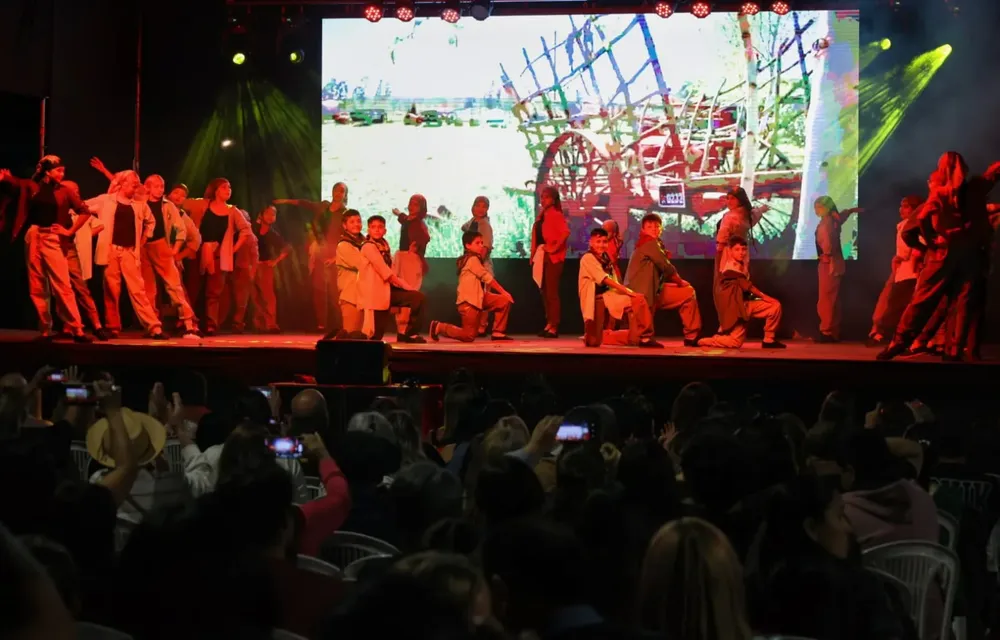 Artistas locales en las Vendimias Distritales