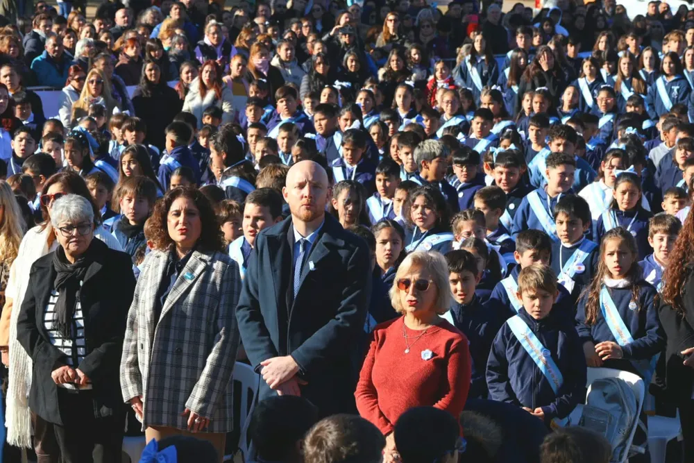 Allasino encabezó la promesa a la bandera