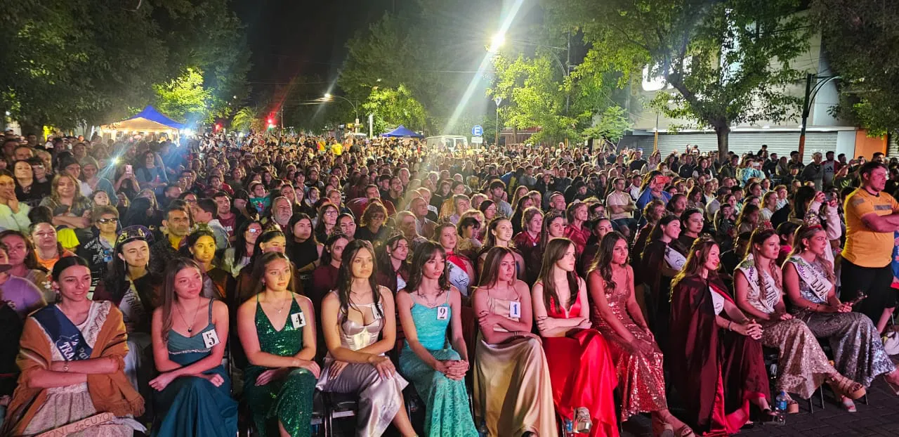 Vendimia distrital en las calles de Luján
