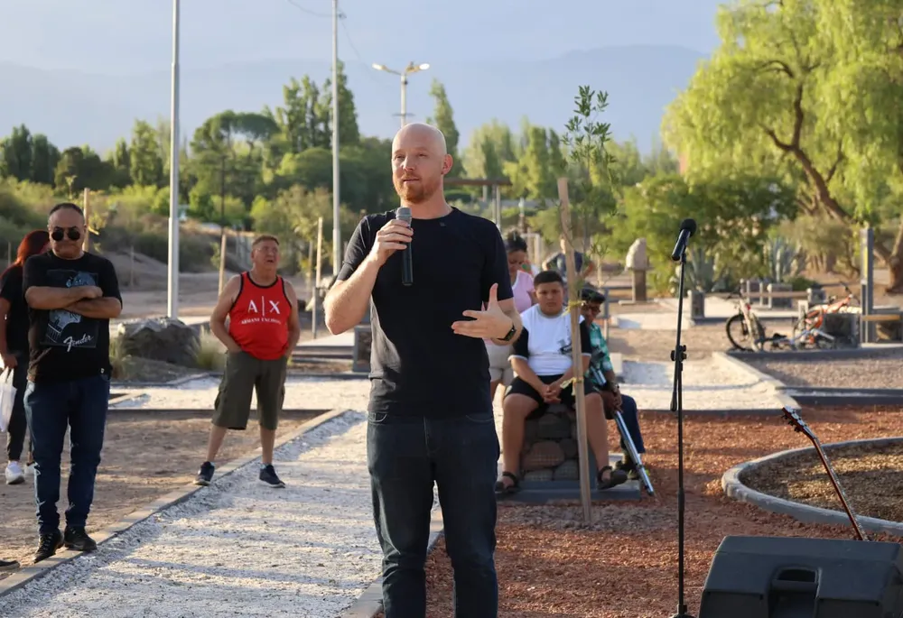 Allasino continúa inaugurando plazas en todos los distritos