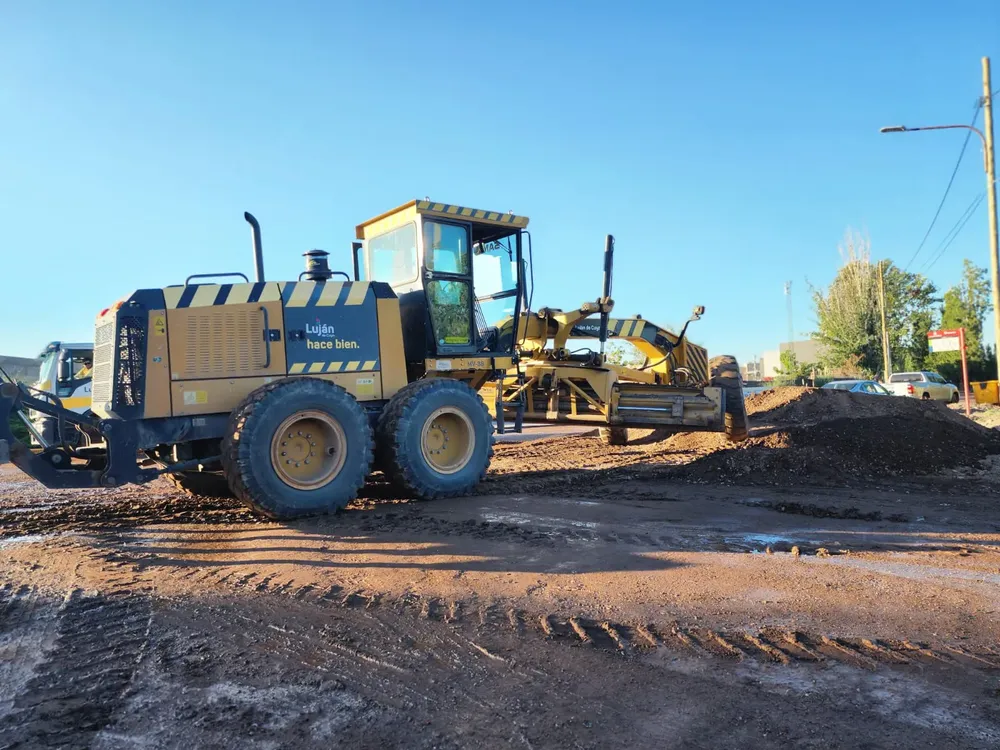 multimedia.grande.934fc2800301b95c.Q29uIG1hcXVpbmFyaWEgcHJvcGlhIGNvbnN0cnV5ZW5fZ3JhbmRlLndlYnA=